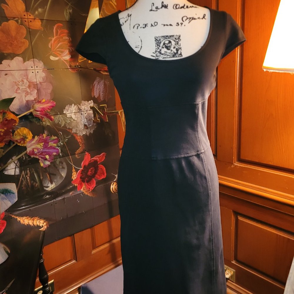 Diane Von  Furstenberg knitwear black shift dress, Size 2, newly dry cleaned
